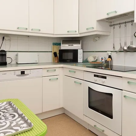 Appartement Beau T2 Pour 4 Pers. Au Lavandou, Face Mer, Avec Parking - Fr-1-803-75