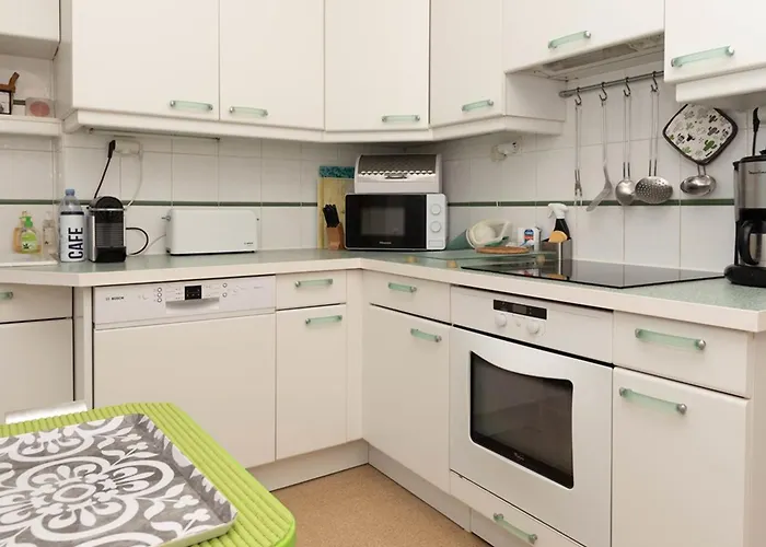 Апартаменты Beau T2 Pour 4 Pers. Au Lavandou, Face Mer, Avec Parking - Fr-1-803-75